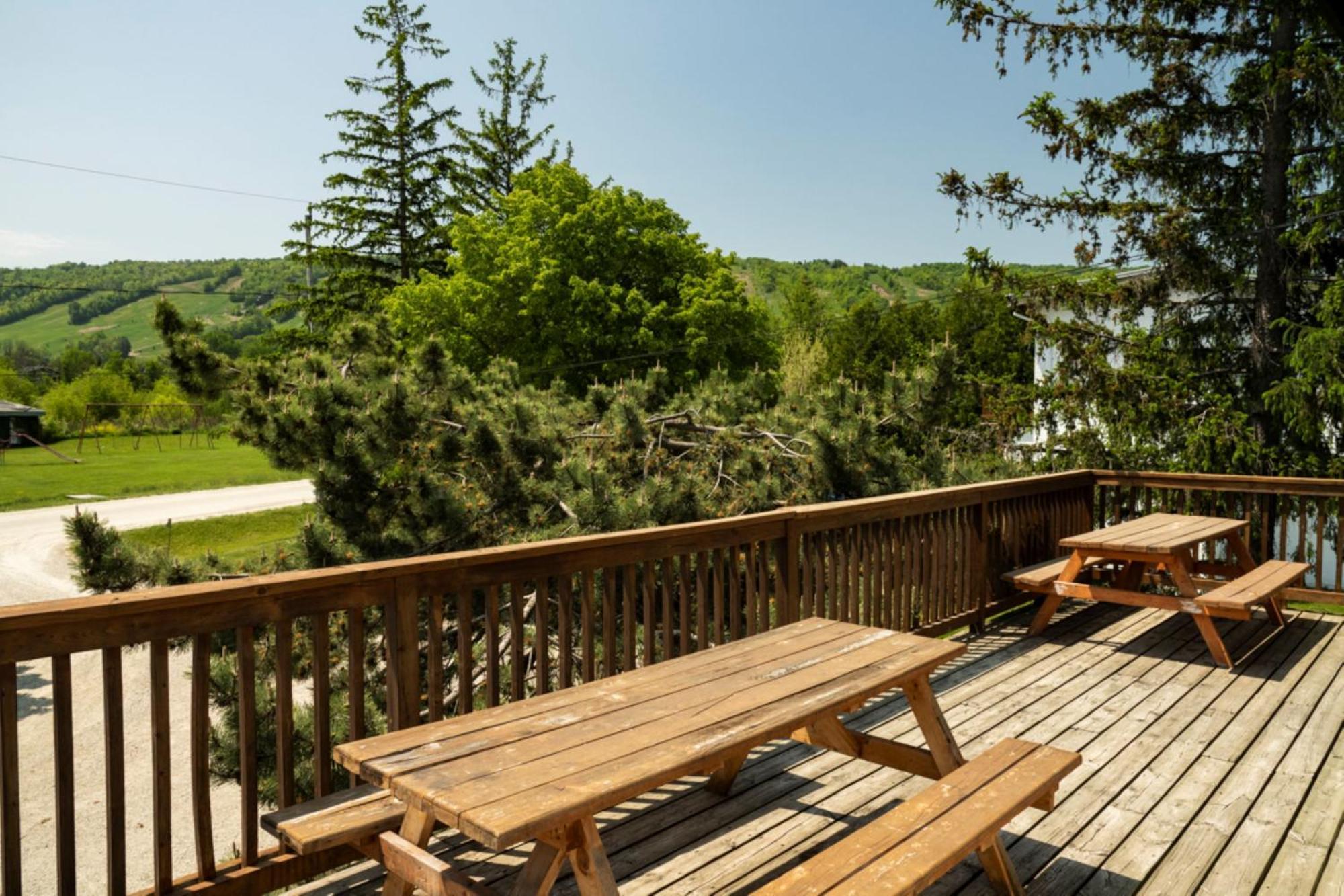 Chalet 8 Bdrm Blue Mountain Cottage, Large Groups, Private Access, Hot Tub, Sauna, Ping Pong Table Perfect For Large Groups, Petfriendly Blue Mountains