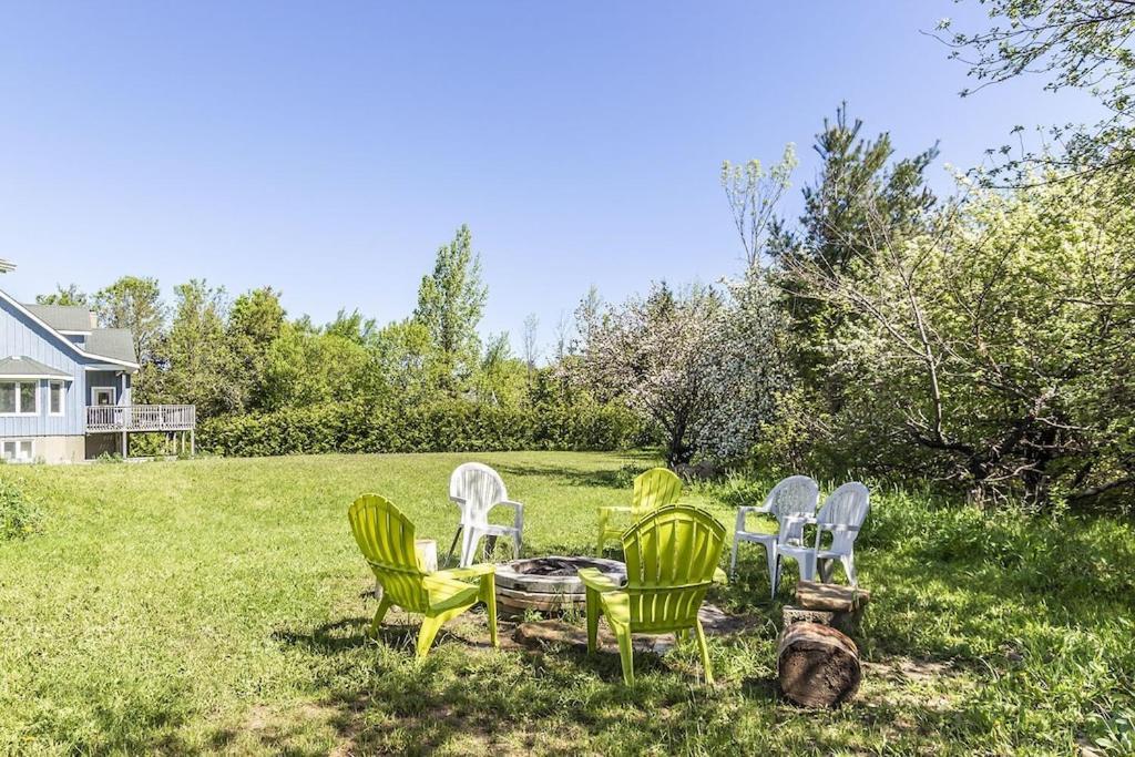 Panoramic-blue Mountain-balcony-sauna-backyard-king
