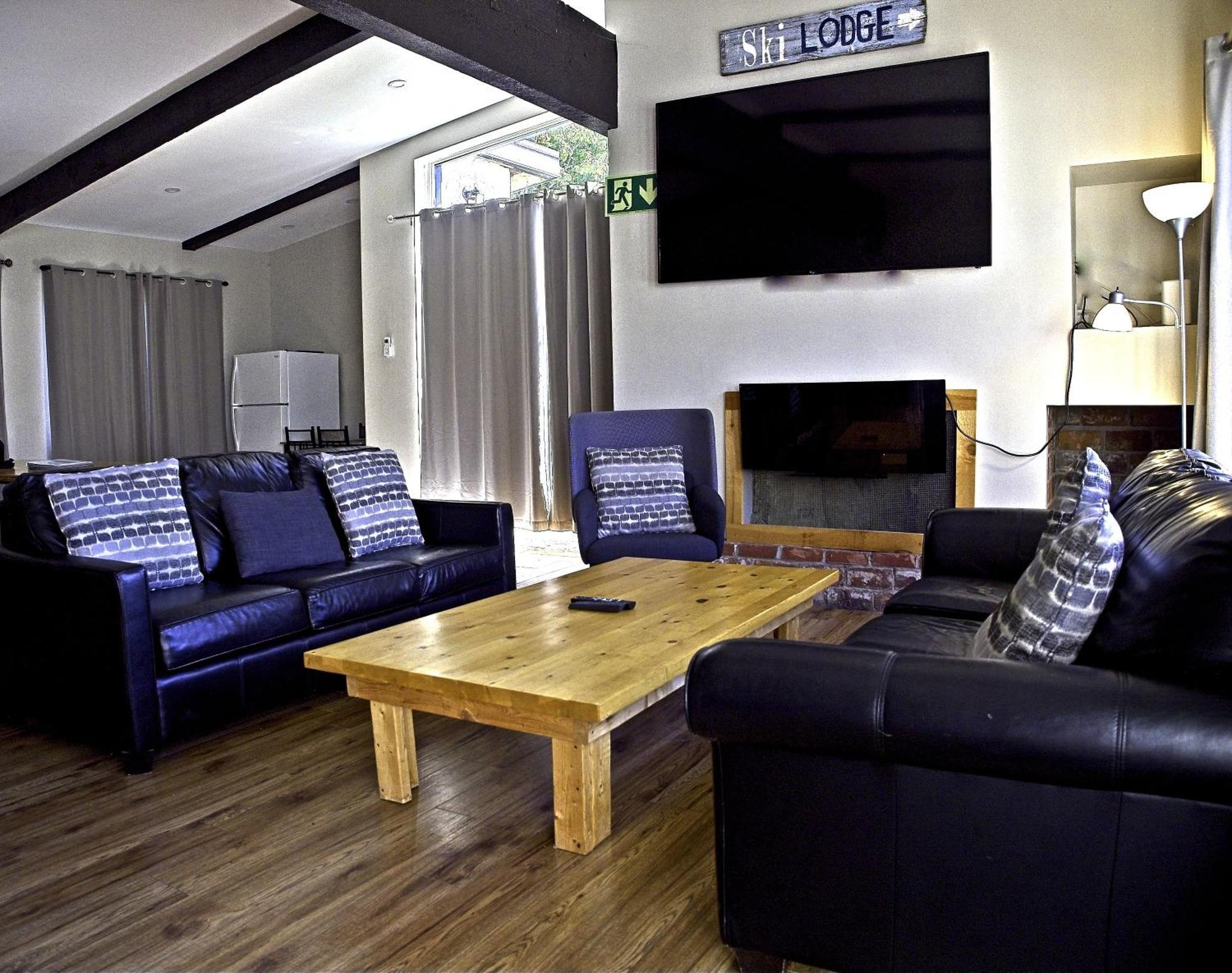 Gateside 6 Bedroom Hot Tub Near Village Chalet