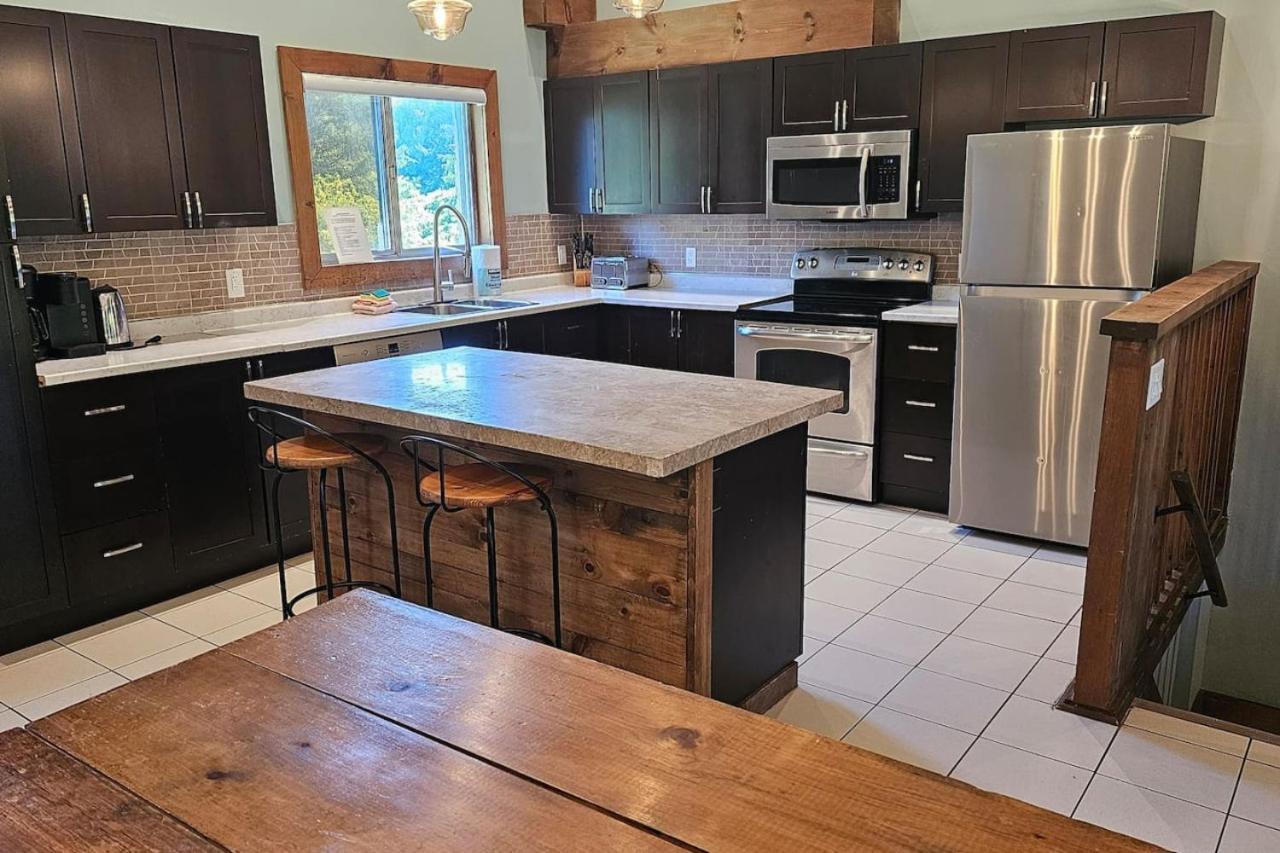 Just Steps From Blue With The Perfect View - 7br