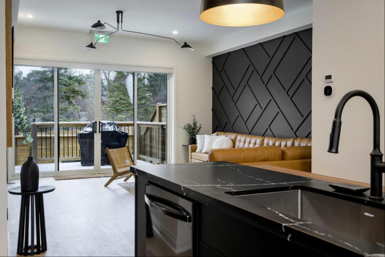 The Luxury Black Rose At The For 20 Blue Mountains