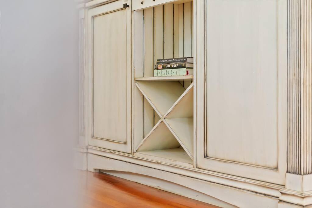 Modern/rustic 2 Story Condo/3 Min Walk To Village Apartment *