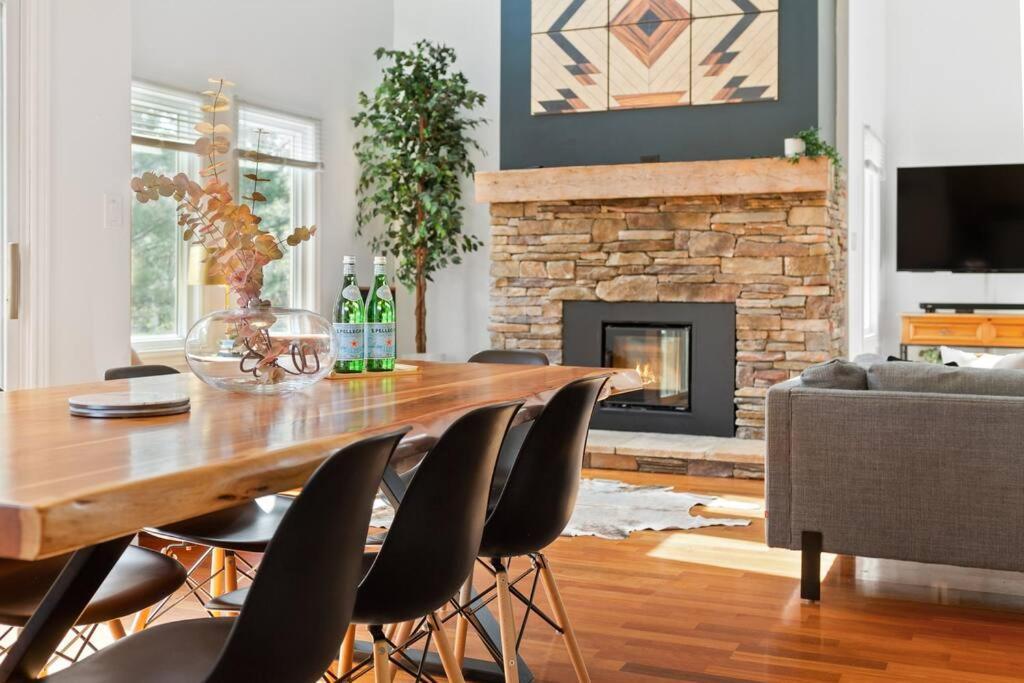 Modern/rustic 2 Story Condo/3 Min Walk To Village Apartment *