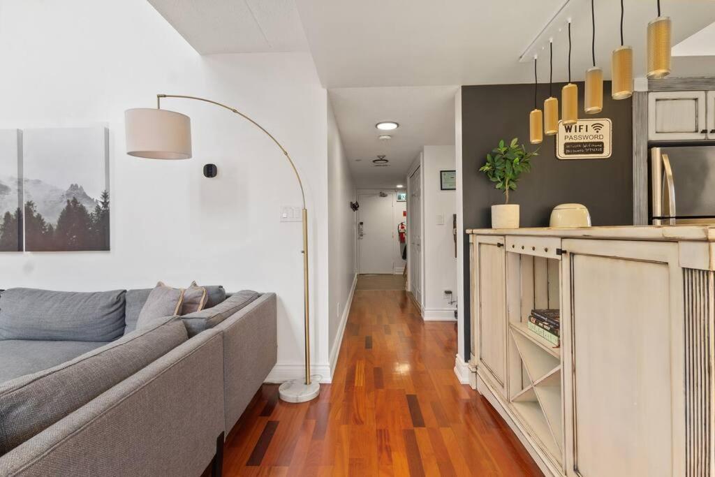 Modern/rustic 2 Story Condo/3 Min Walk To Village Apartment *