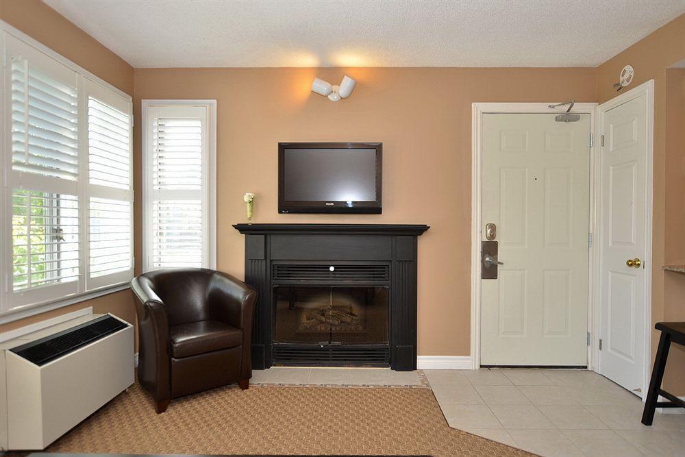 Blue Mountain Suites Lodge *