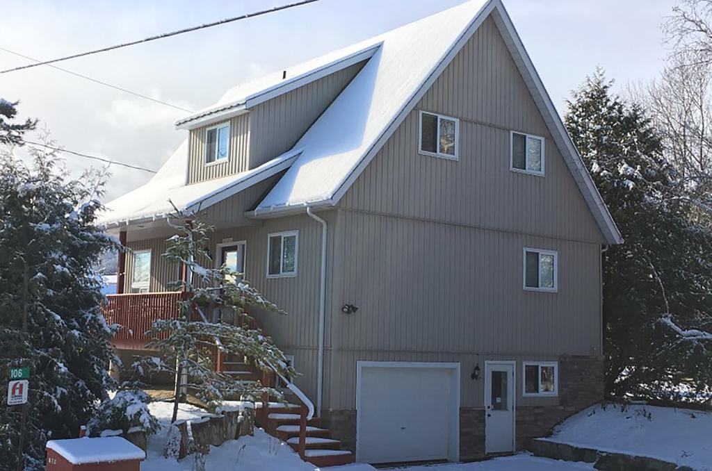 Chalet 5 Bedrooms, Mountain Views, Steps From Blue Mountain Village, Hot Tub, Bbq