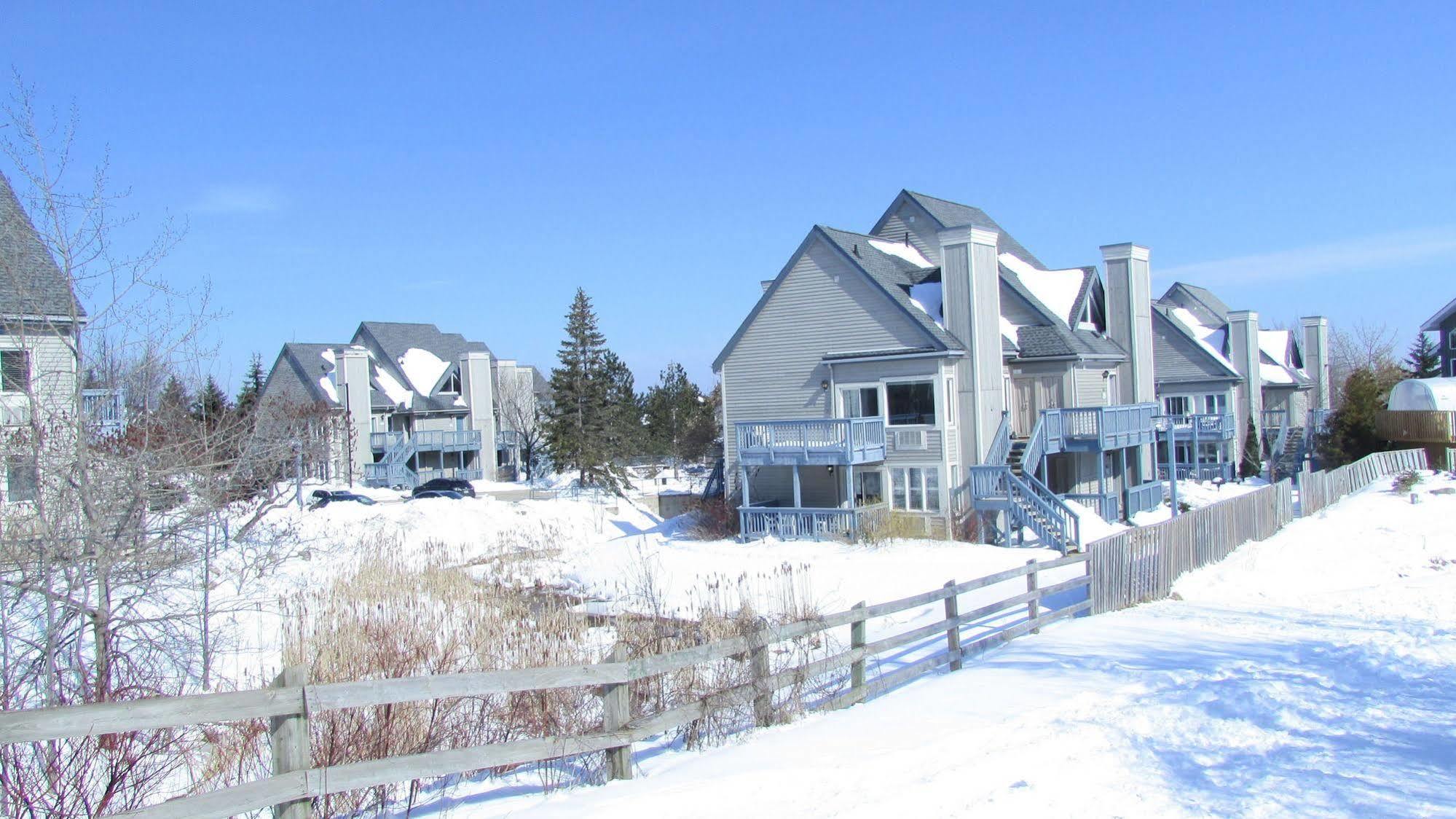 Blue Mountain Suites * Blue Mountains