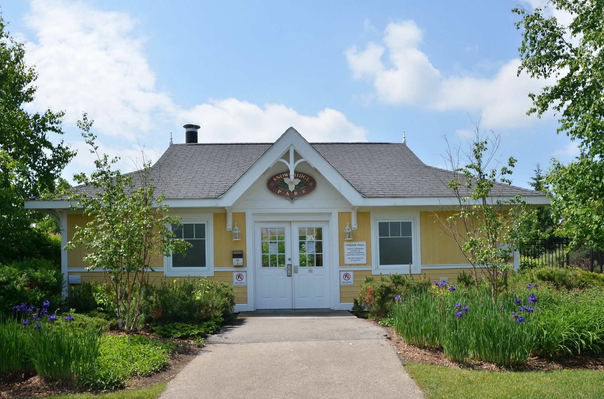 The At Blue Mountain Historic Snowbridge Apartment