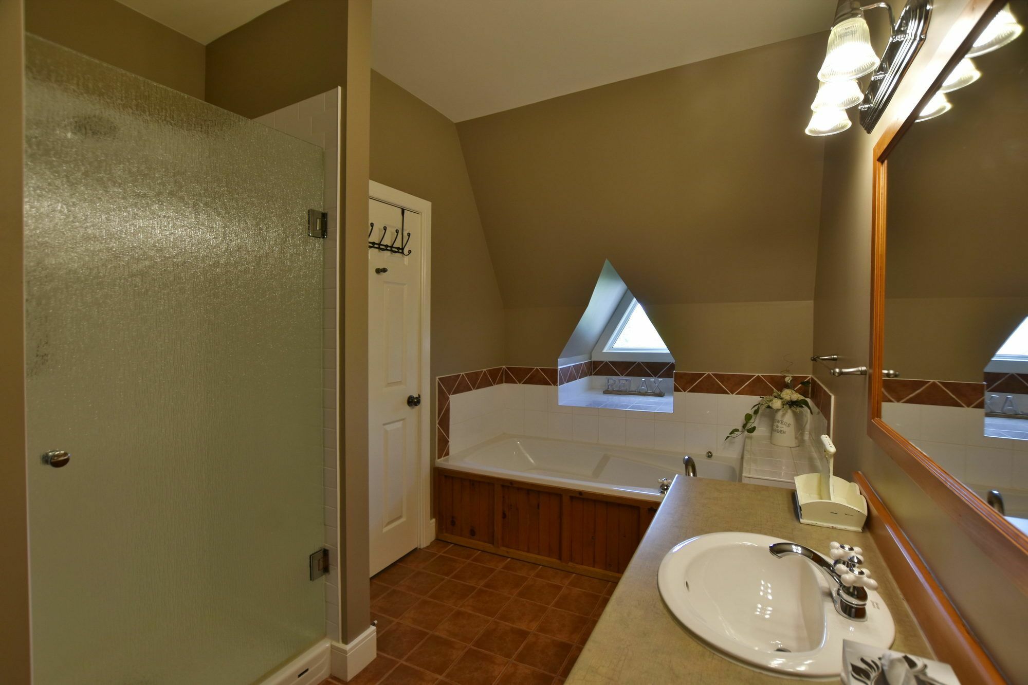 The At Blue Mountain Historic Snowbridge Apartment