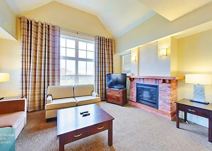 Spacious Blue Mountain 2 Storey - Wifi, Pool, Close To The Village & Golf