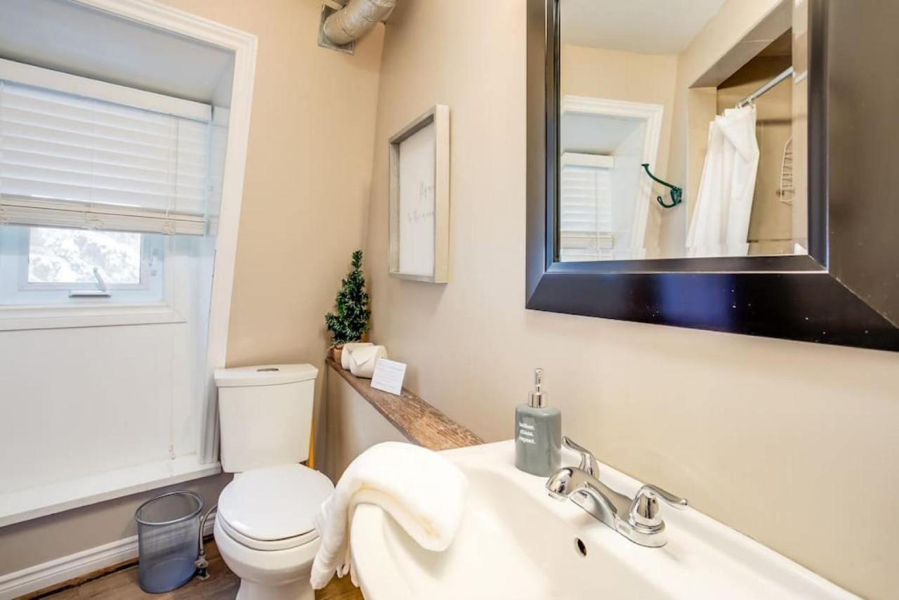 The Beehive W Hot Tub Sauna & Fireplace Holiday home *