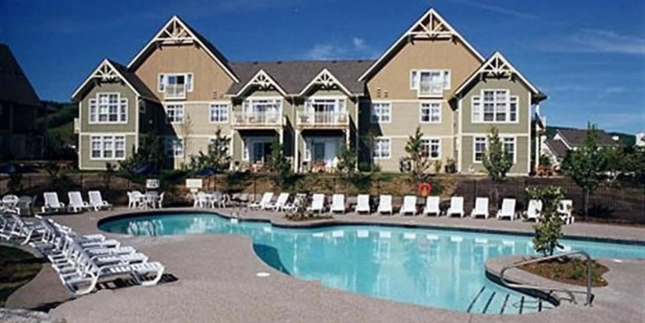 Spacious Blue Mountain 2 Storey - Wifi, Pool, Close To The Village & Golf *