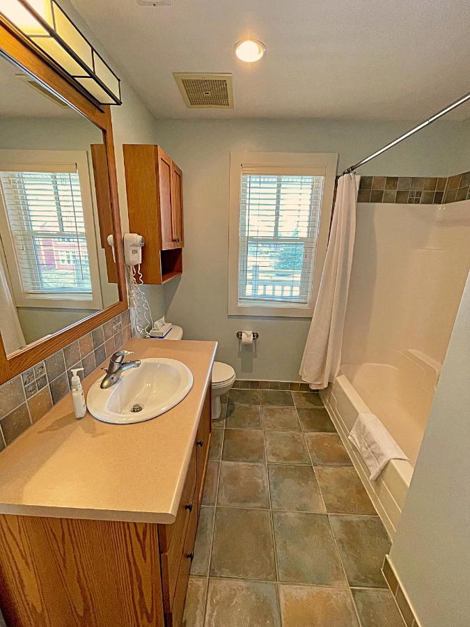 Apartment Spacious Blue Mountain 2 Storey - Wifi, Pool, Close To The Village & Golf