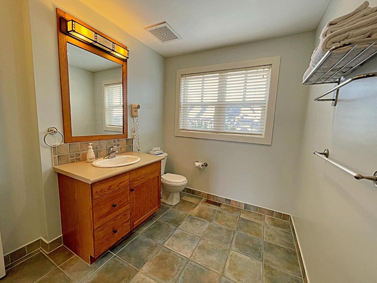 Spacious Blue Mountain 2 Storey - Wifi, Pool, Close To The Village & Golf *