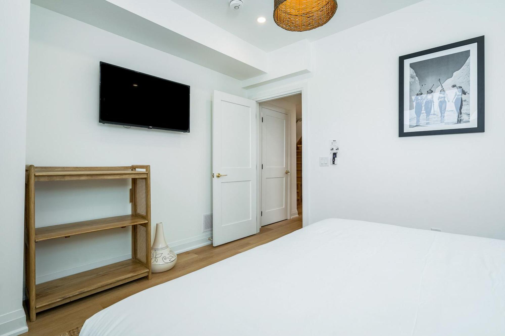 Chalet White Rose At For 20 W Hot Tub