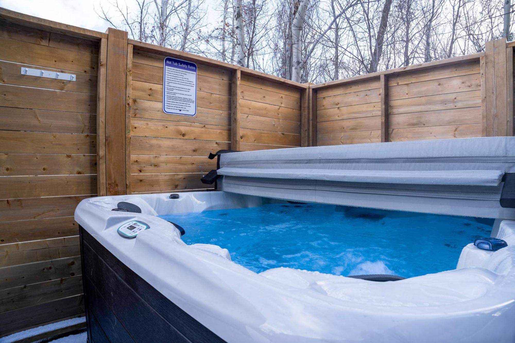 White Rose At For 20 W Hot Tub Chalet *