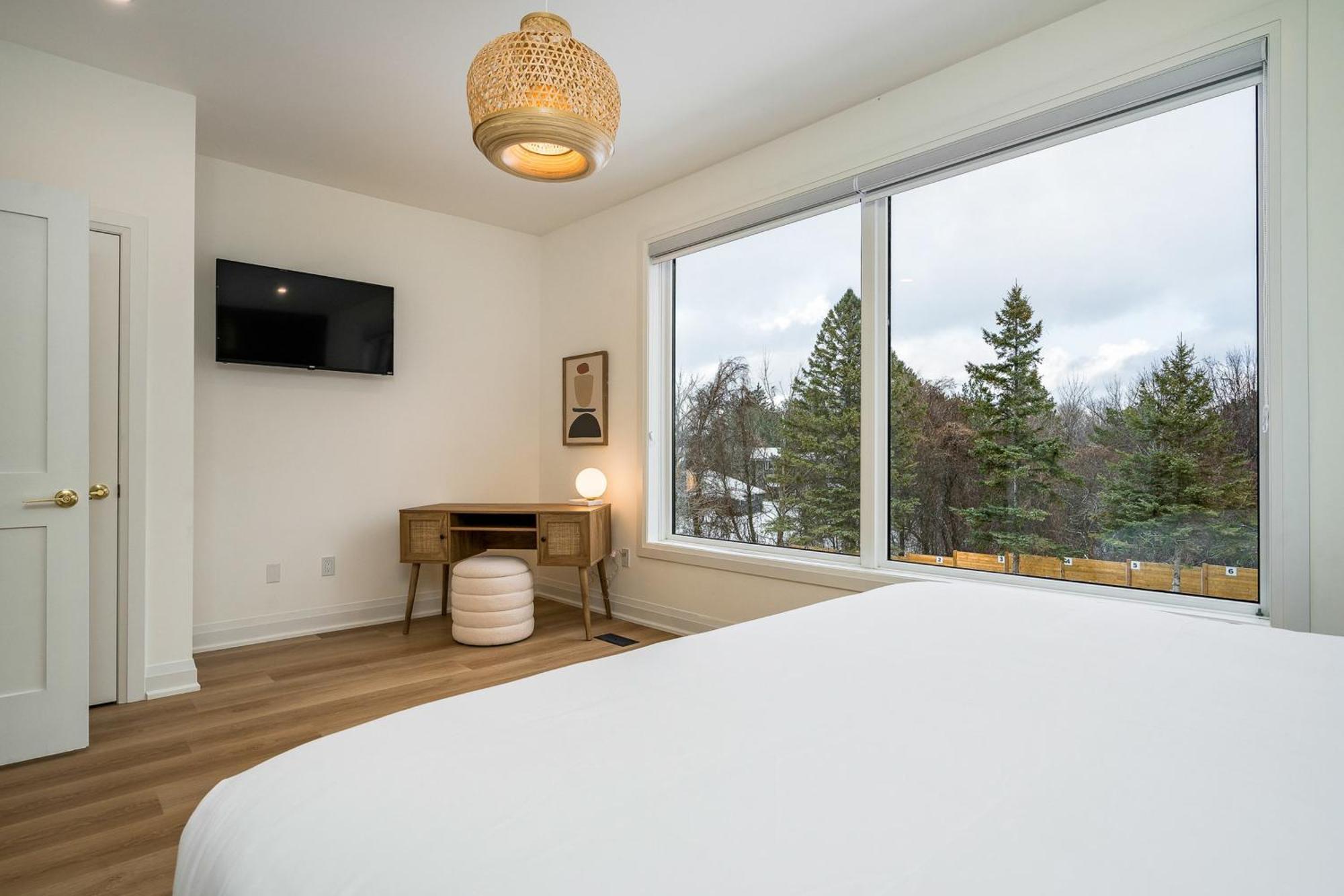 White Rose At For 20 W Hot Tub *