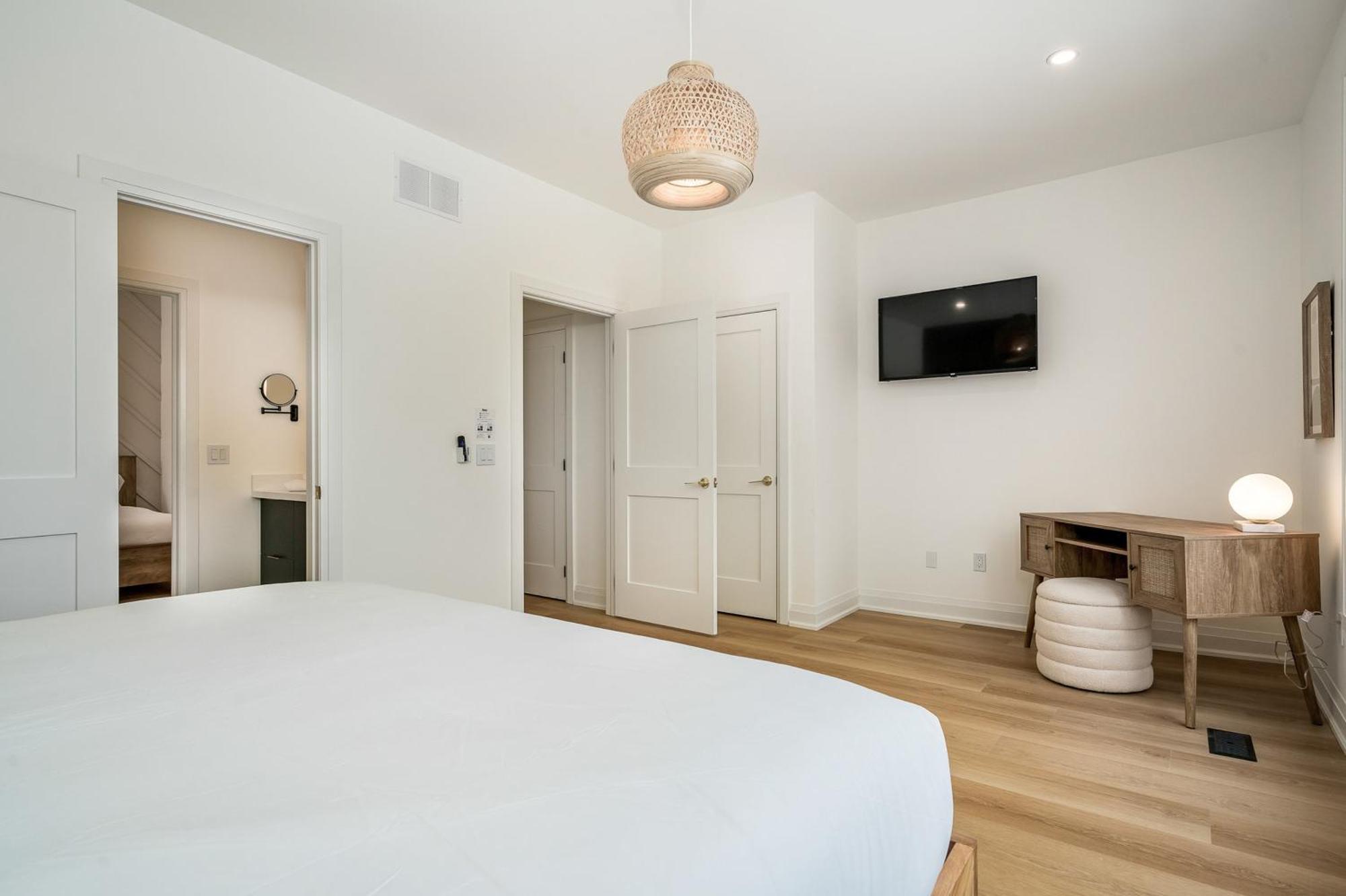 Chalet White Rose At For 20 W Hot Tub *