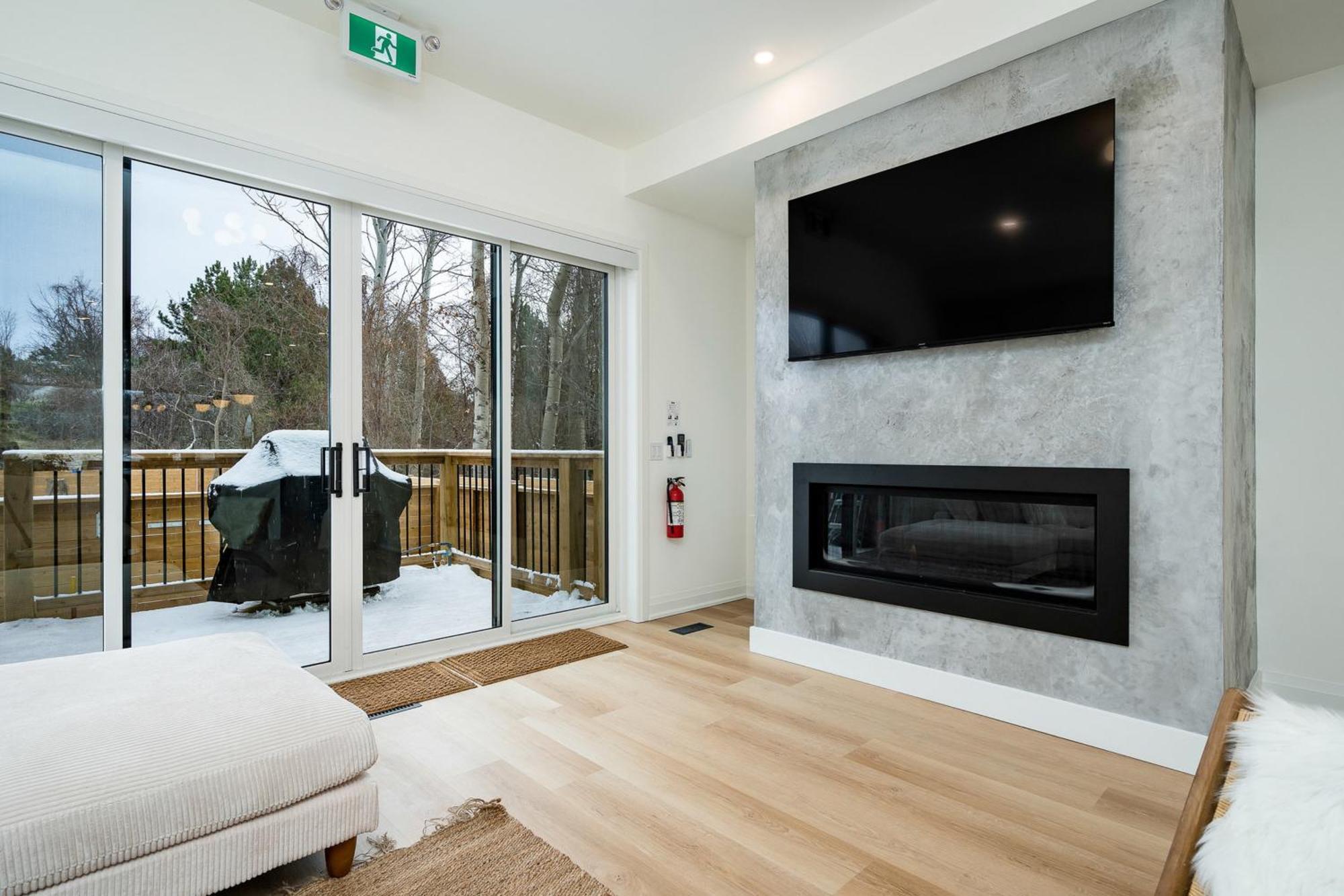 White Rose At For 20 W Hot Tub Blue Mountains