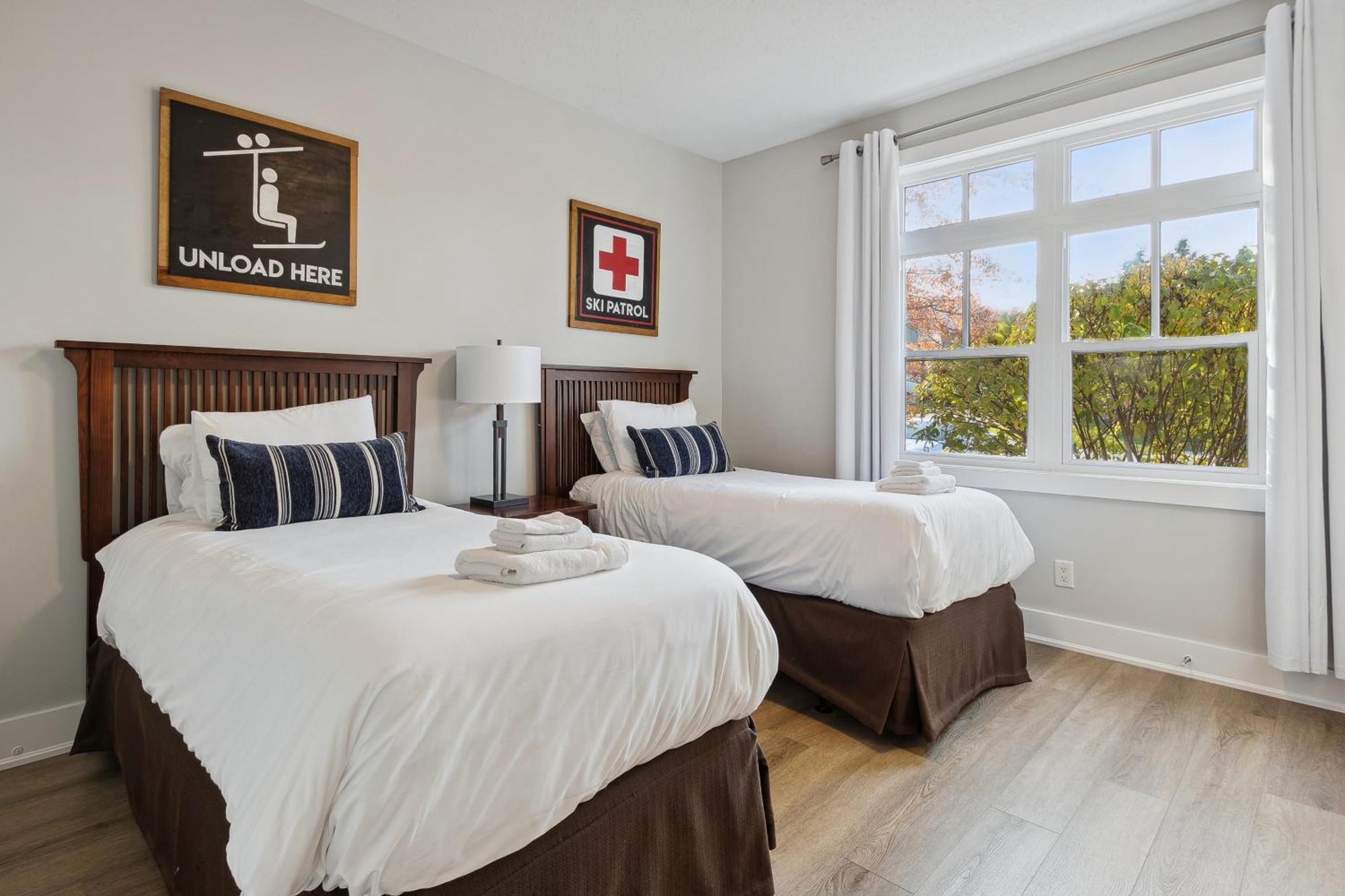 2 Bedroom Only Steps To The Village! Chalet