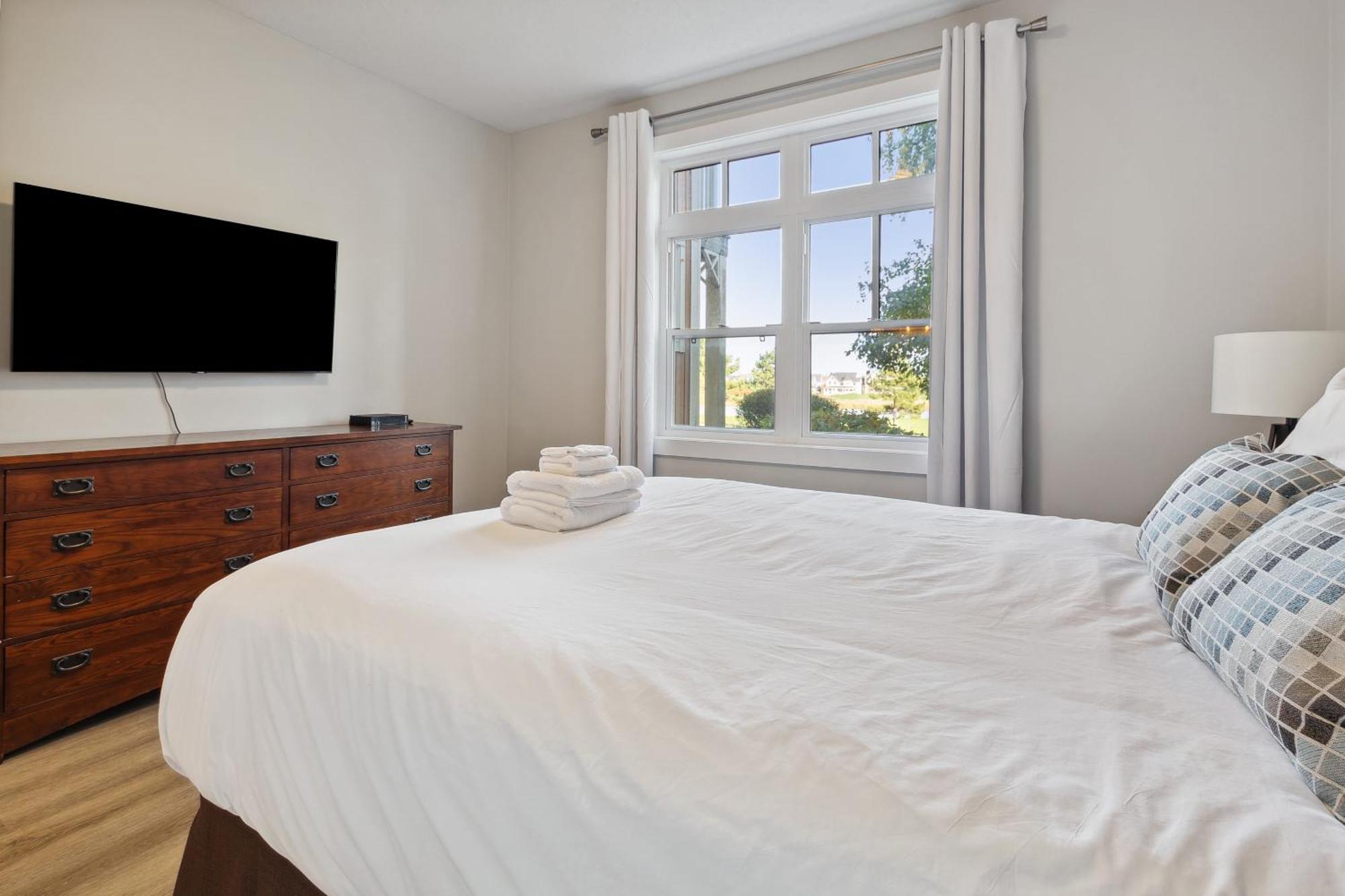 Chalet 2 Bedroom Only Steps To The Village! *
