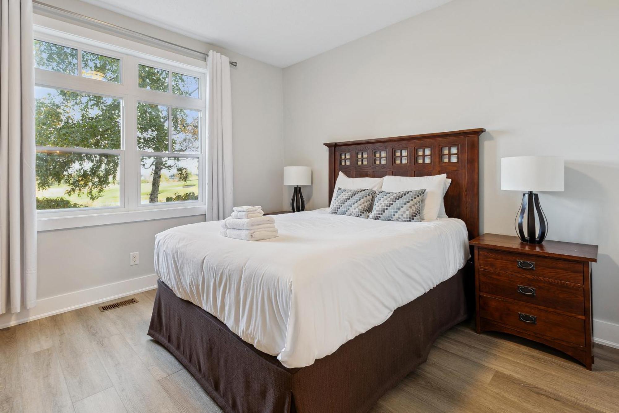 2 Bedroom Only Steps To The Village! * Blue Mountains