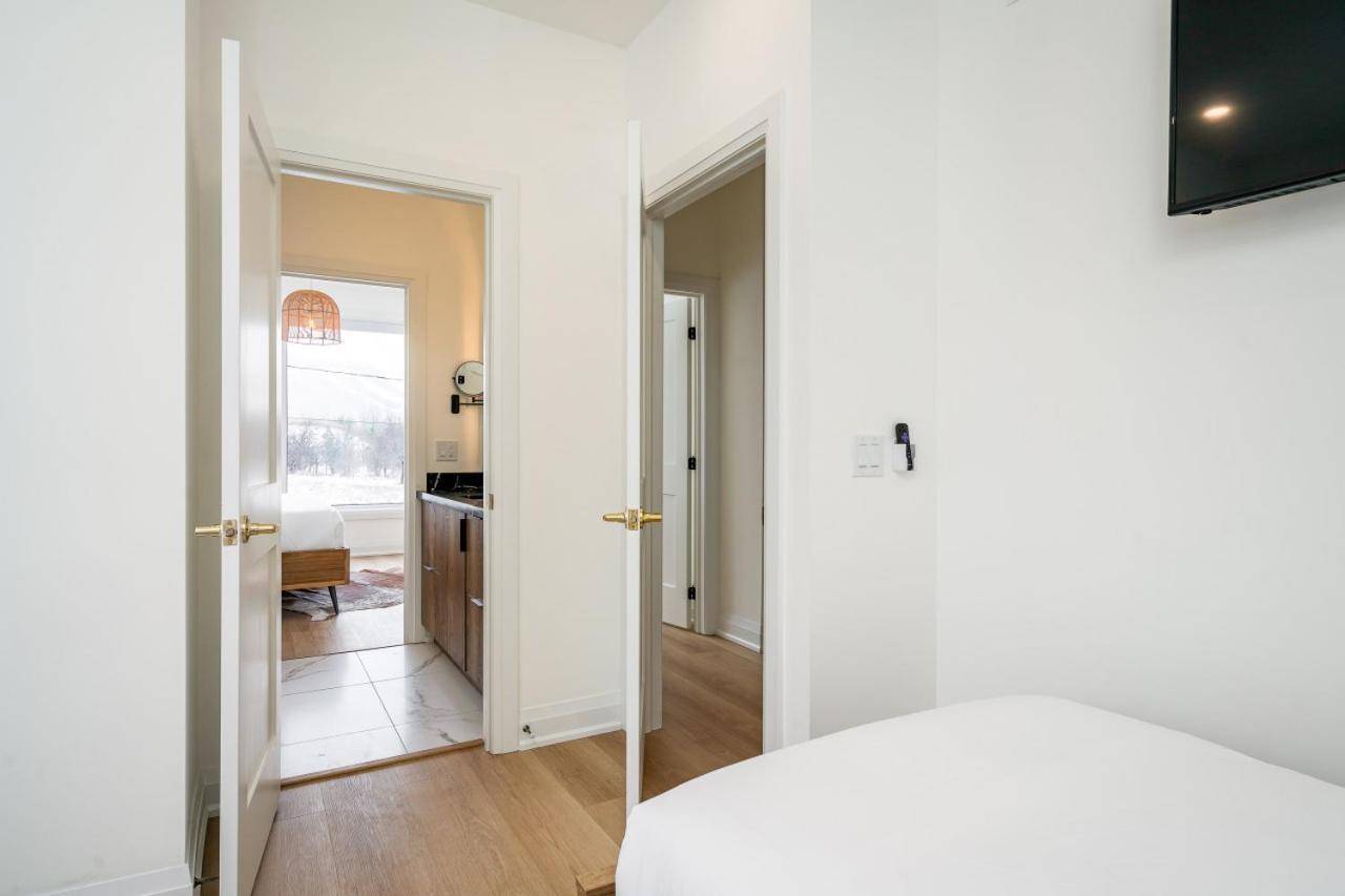 Chalet White Rose At For 20 W Hot Tub *