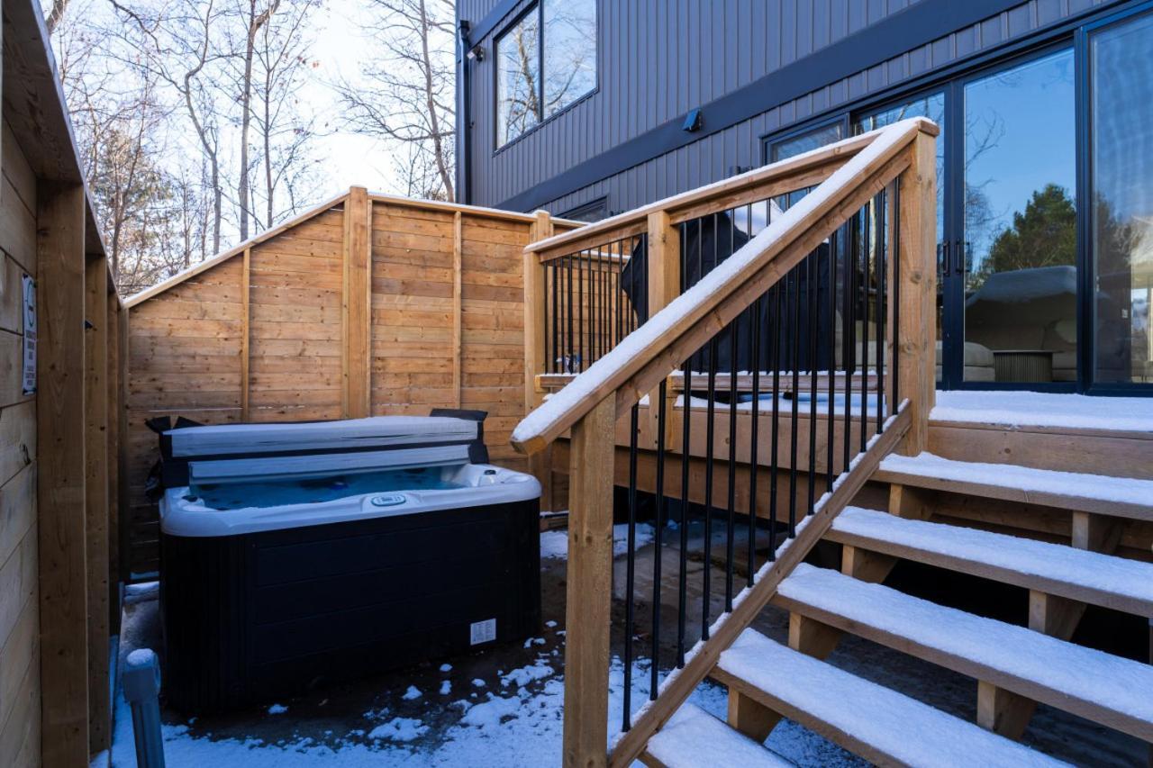 White Rose At For 20 W Hot Tub Chalet